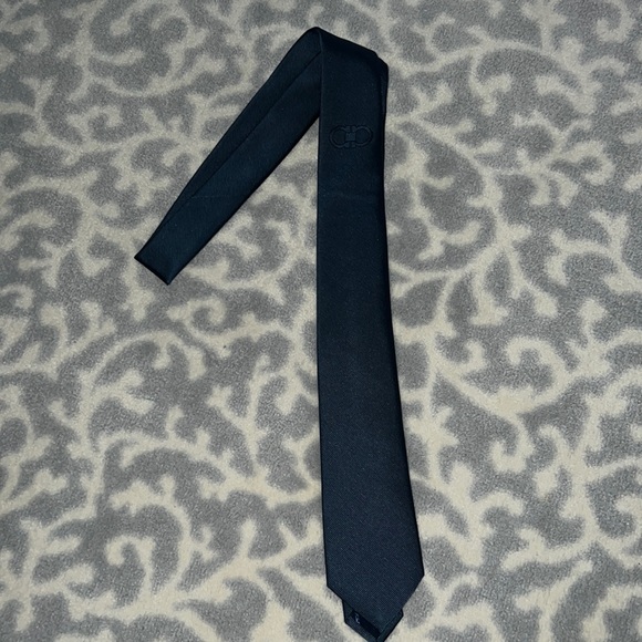 Salvatore Ferragamo gorgeous silk blue logo tie. Worn 2x!